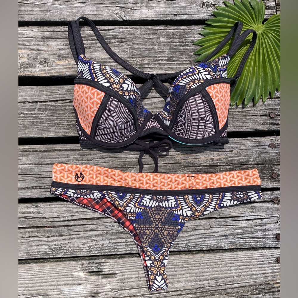 MAAJI Vintage Set - S’mores and Shores Molded Cup Chi Chi Thong Bikini S - Picture 2 of 16